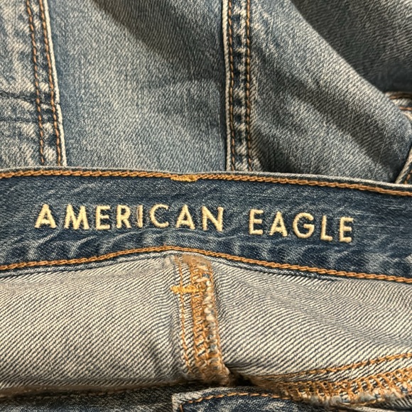 American Eagle Outfitters 90s Boyfriend Distressed Shorts Medium Wash-16 - Picture 6 of 8